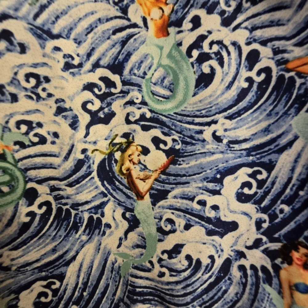 NWT Peter Millar Ocean Wave Mermaid Print Swim Trunks Medium